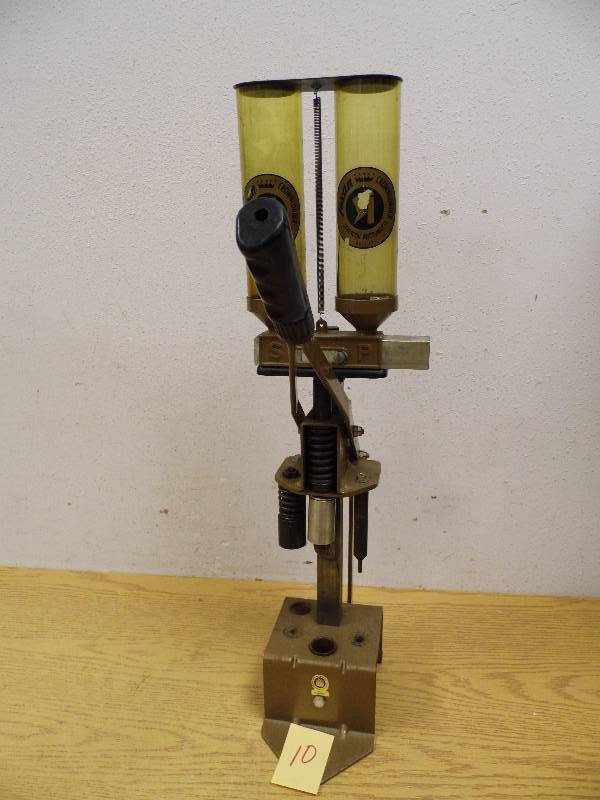 lot 10 image: Shotgun Shell Reloader