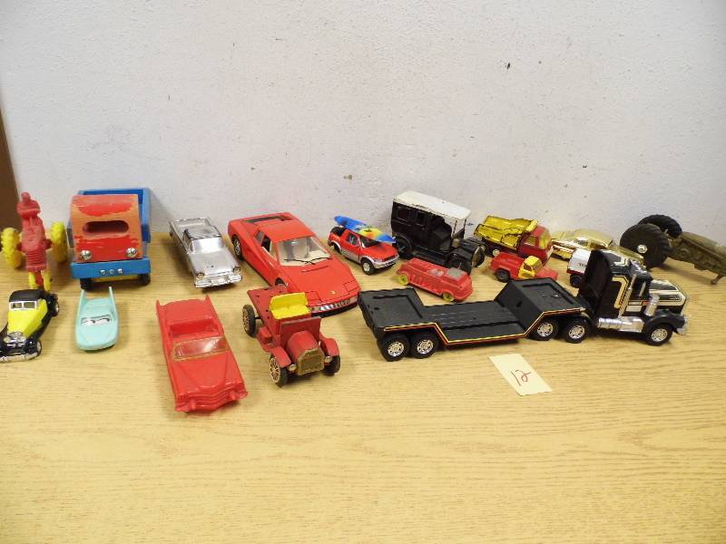 lot 12 image: Toy Cars