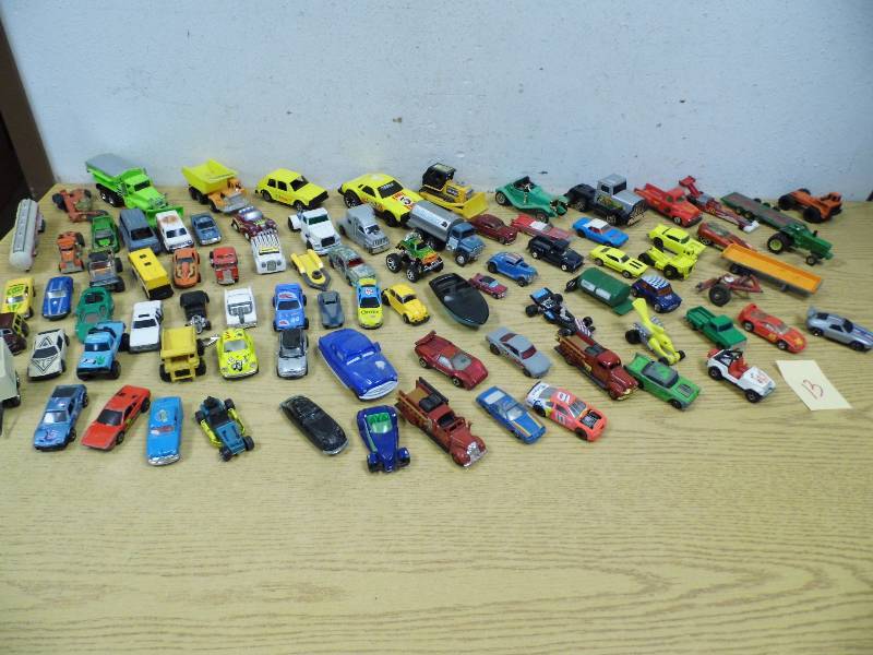 lot 13 image: Matchbox - Hotwheels - Tonka
