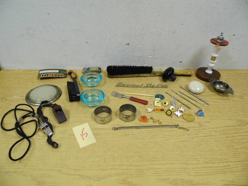 lot 15 image: Vintage Collectibles