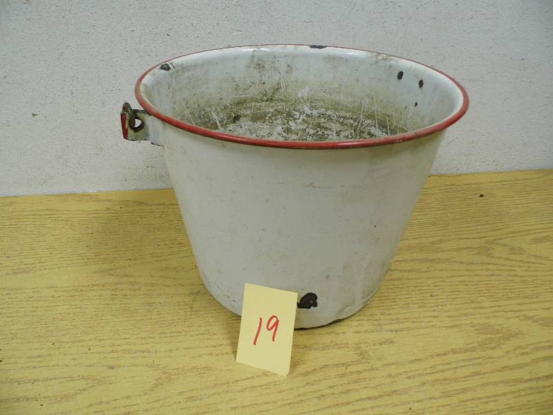 lot 19 image: Enamel Bucket