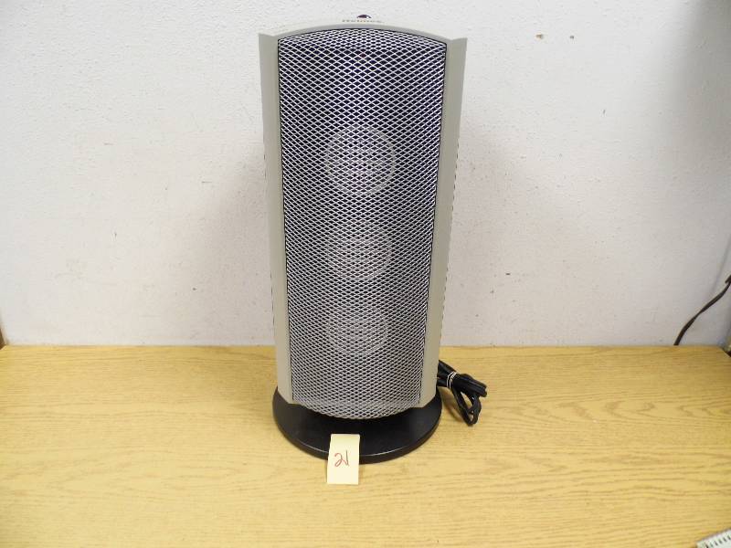 lot 21 image: Holmes Heater