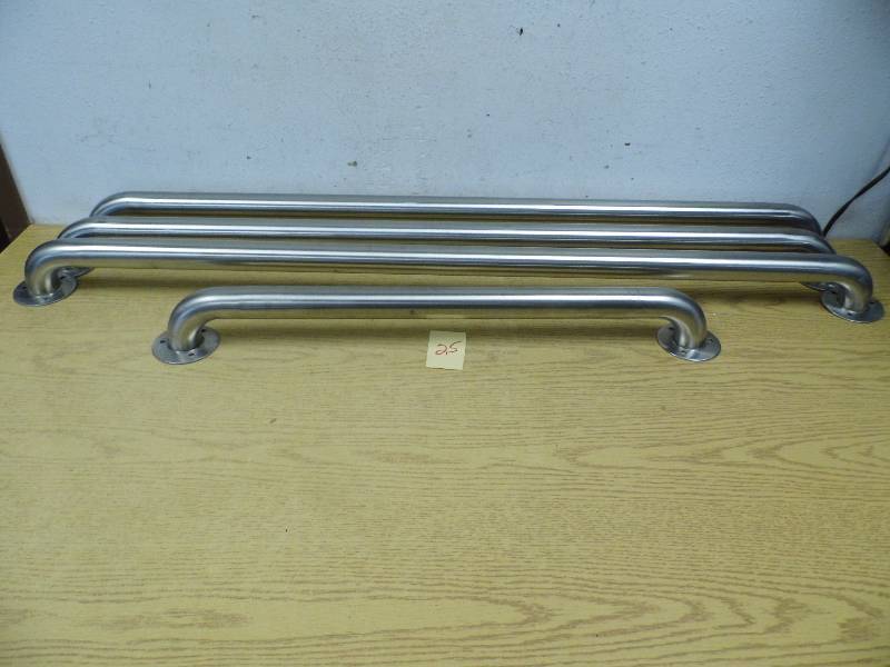 lot 25 image: Grab Bars