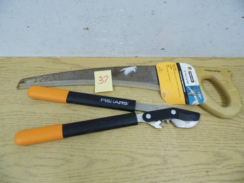 lot 37 image: Fiskars Pruning Saw & Trimmer