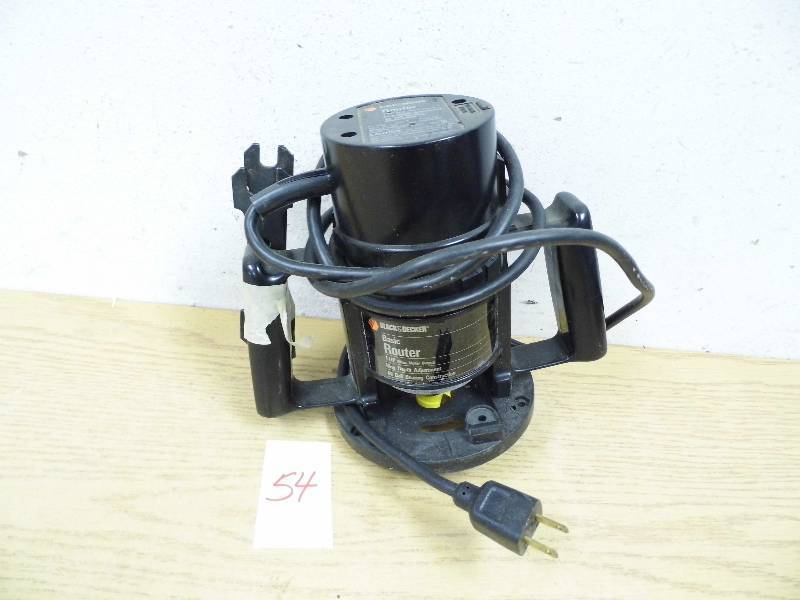 lot 54 image: Black & Decker Router