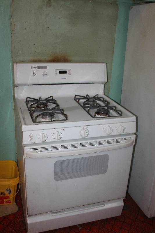 Hotpoint 4-Burner Gas Stove-Oven