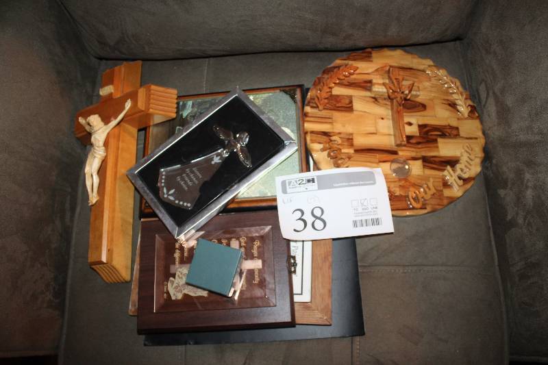 Lot of (7) Wall Decorations