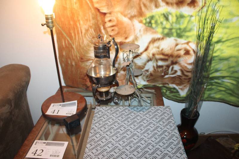 Contents Including Table Lamps, Decorations