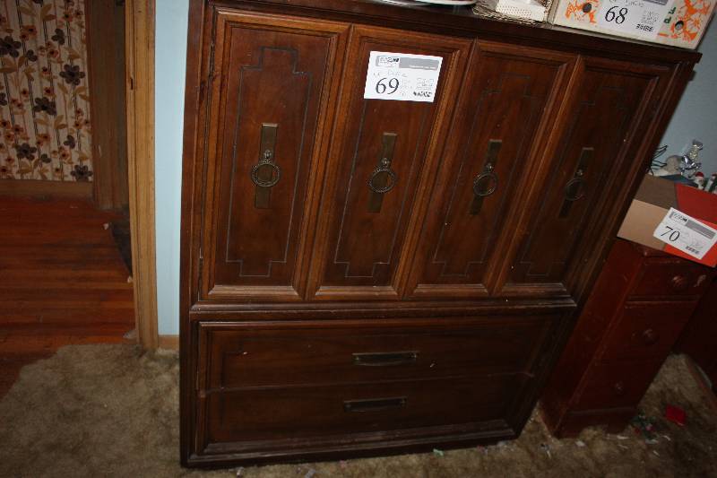 4-Door 2-Drawer Wood Dresser