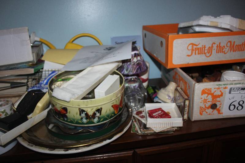 Contents Including Table Decorations