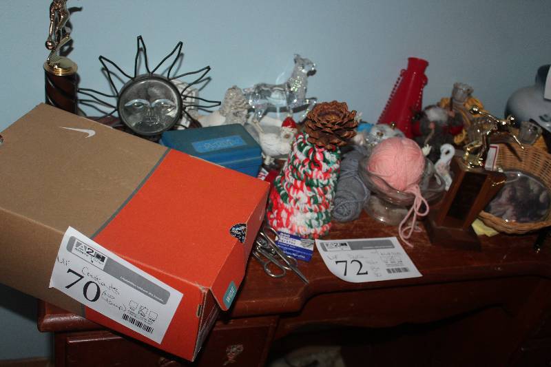 Contents Including Table Decorations