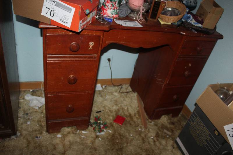 6-Drawer Desk w Mirror