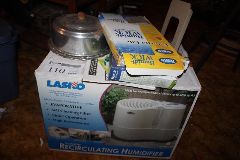 Box & Contents Including Lasko Humidifier, Accessories