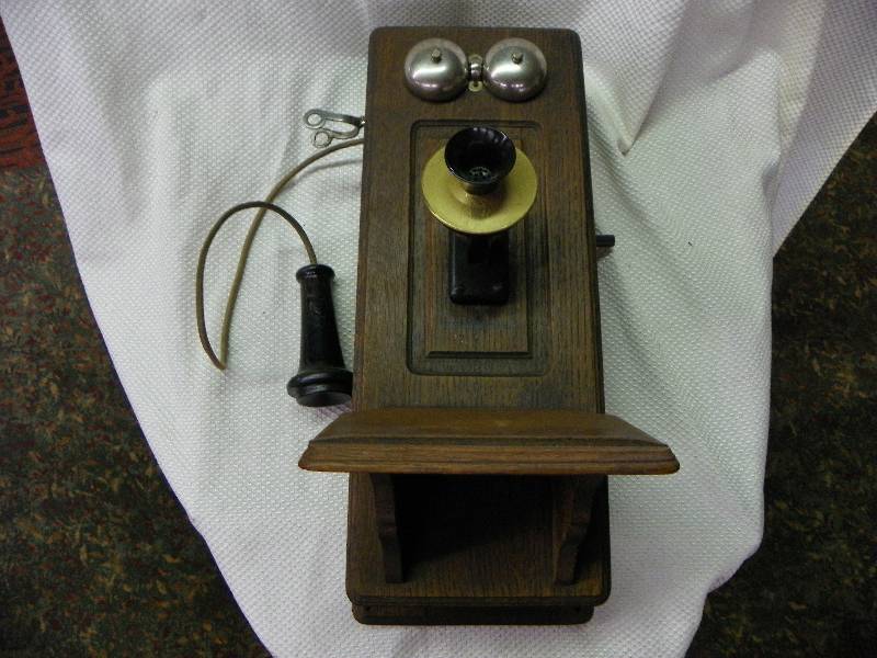 lot 213 image: Hand Crank Vintage Telephone