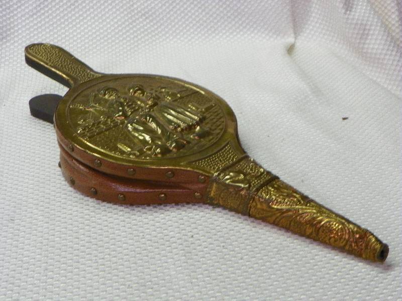lot 214 image: Vintage Bellows With A Oranate Dutch Scene