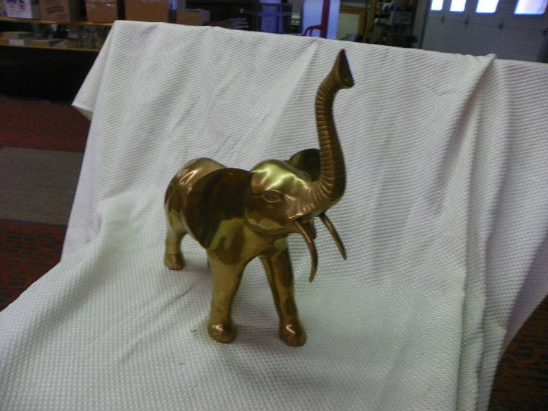 lot 231 image: Elephant Statue