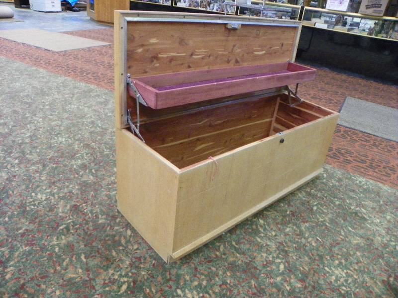 lot 251 image: Cedar Lined Hope Chest, 19 x 47 x 17.5