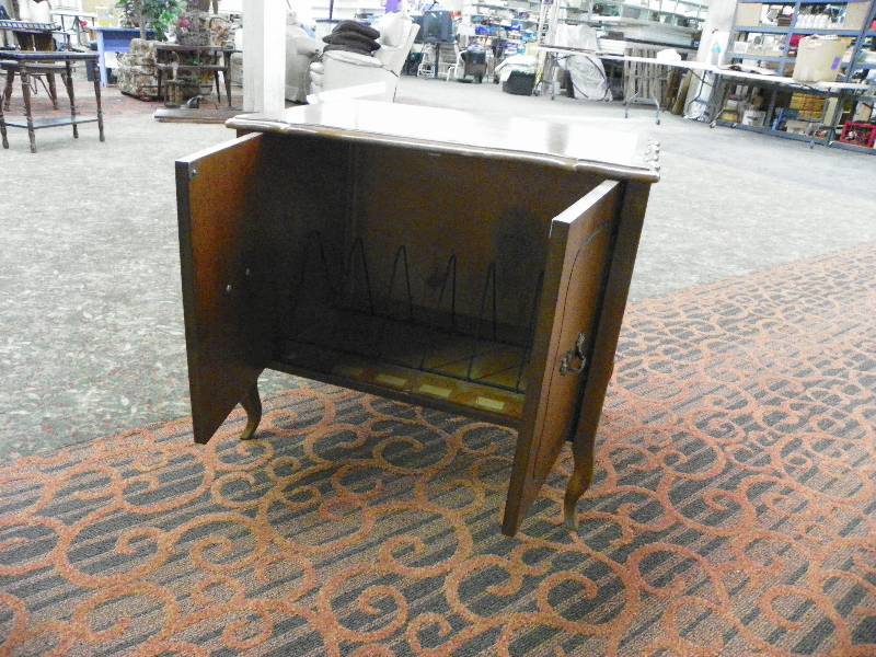lot 254 image: Vintage Wooden Record Cabinet, 17x26x18