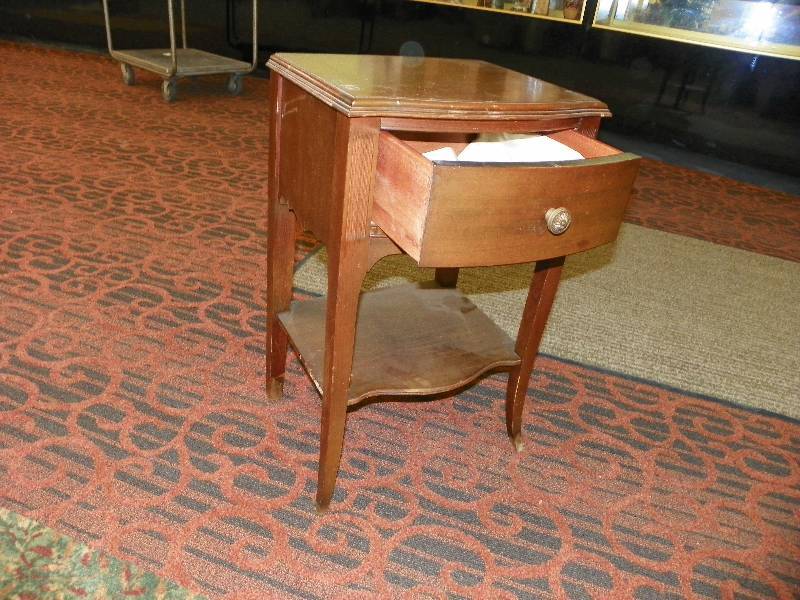 lot 255 image: Petite Side Table, 17 x 26.5x13.5
