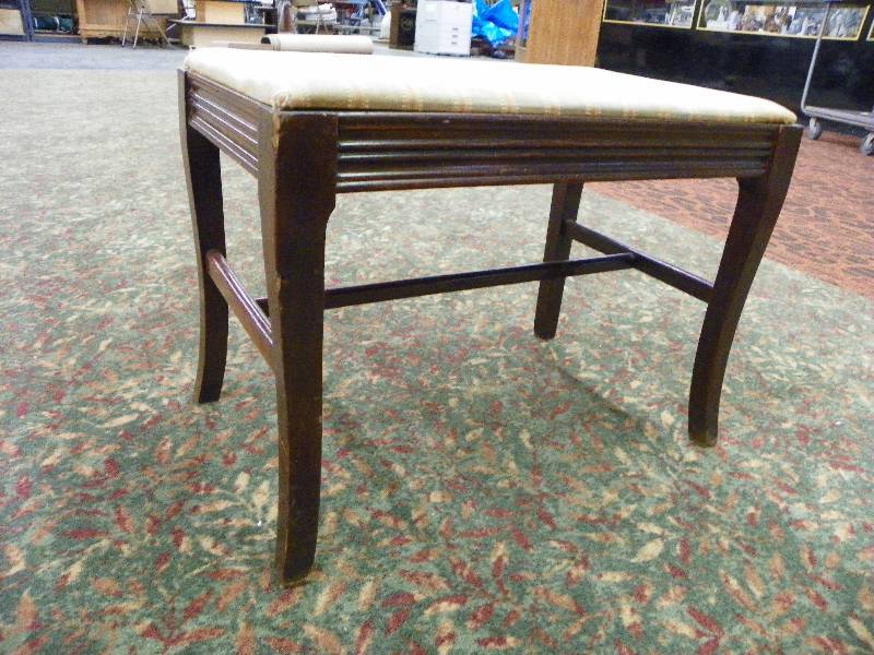 lot 257 image: AntiqiueVintage Wooden BenchVanity Chair
