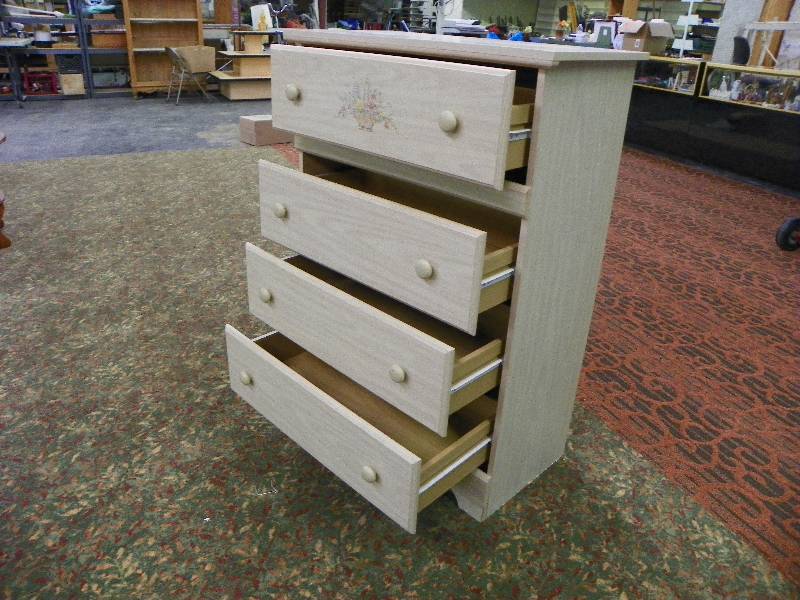 lot 258 image: Light Wood Dresser  With 4 Drawers, 16x44x16