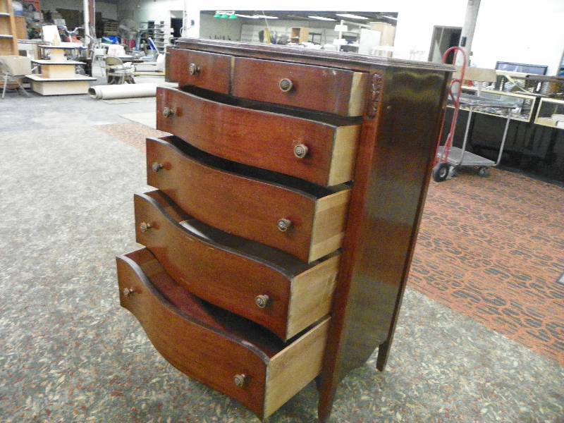 lot 262 image: Finely Crafted Older Dresser With 6 Drawers, Curved Front, 34x 49 x 20