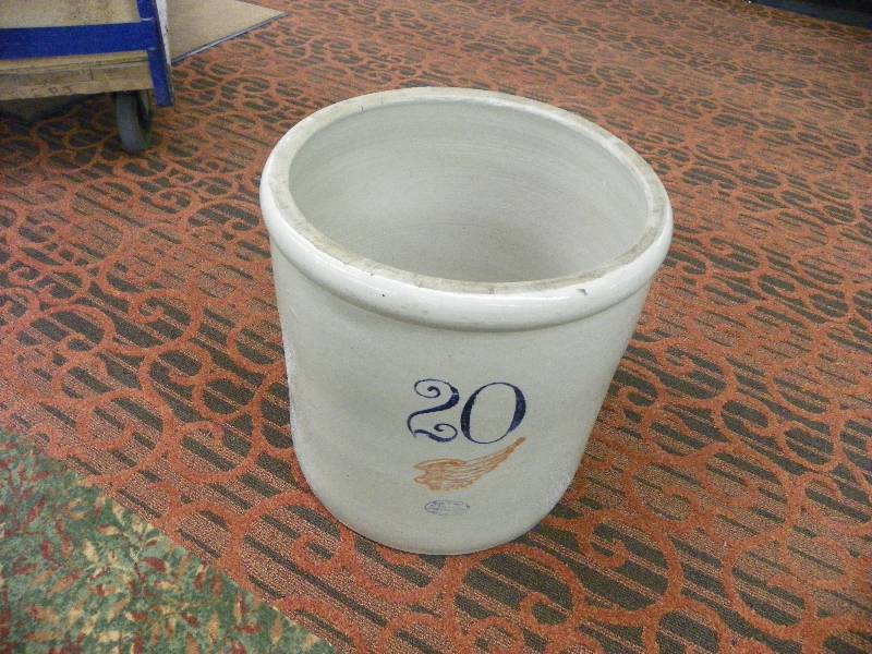 lot 275 image: Red Wing 20 Gallon Crock