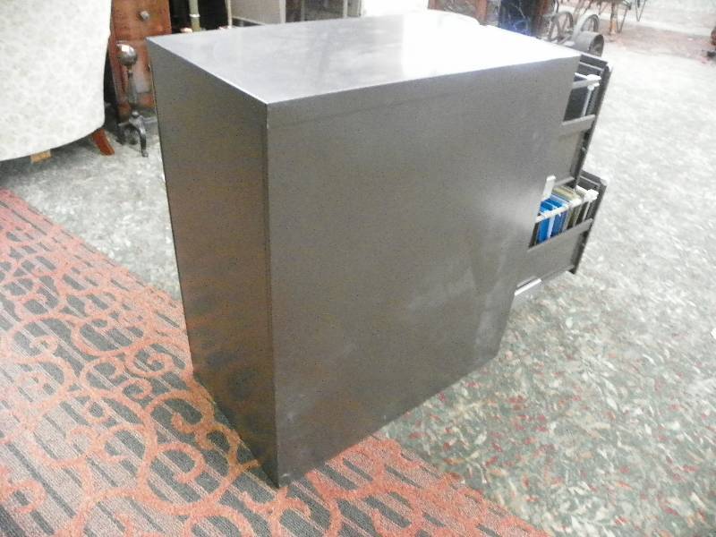 lot 276 image: 2 Drawer Metal Filing Cabinet