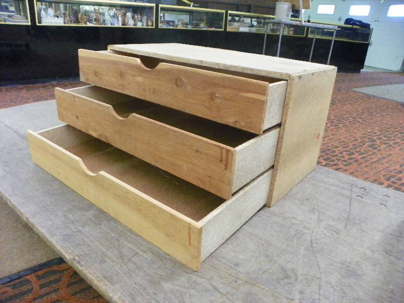 lot 281 image: Small Three Drawer Table Top Chest, 30x15x16