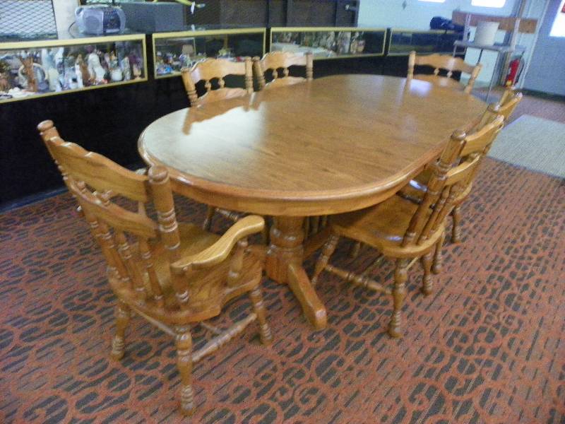 lot 284 image: Contemporary Solid Oak Dining Room Table And 6 Chairs