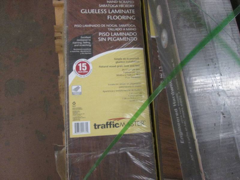 lot 30 image: Lot of 4 cs  Traffic Master Handsc...