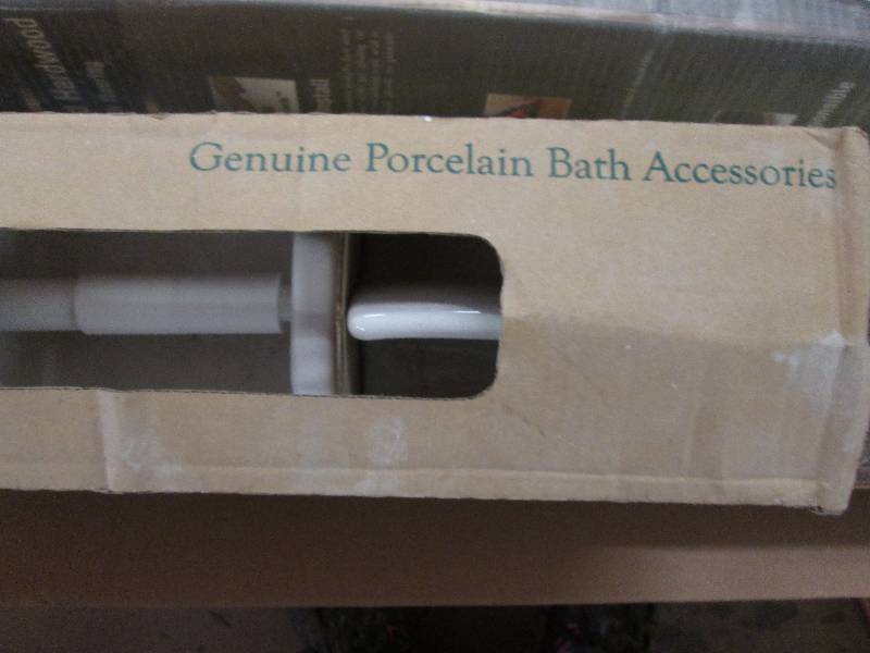 lot 43 image: Lenape 5 pc White Porcelain Bath Se...