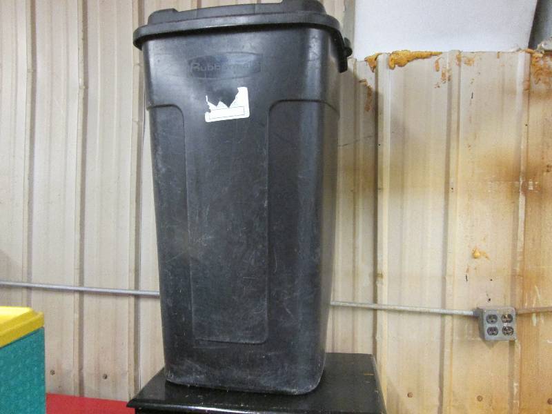 lot 43 image: Large Rubbermaid Wheeled Trash Can ...