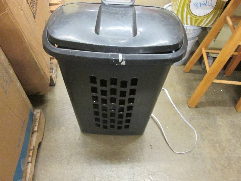 lot 74 image: Black hamper...