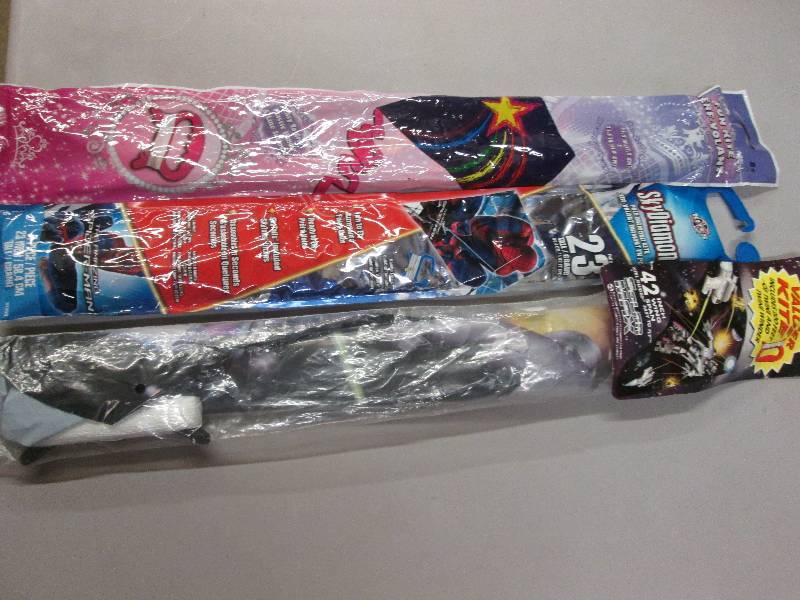 lot 103 image: Lot of 3 Kites...