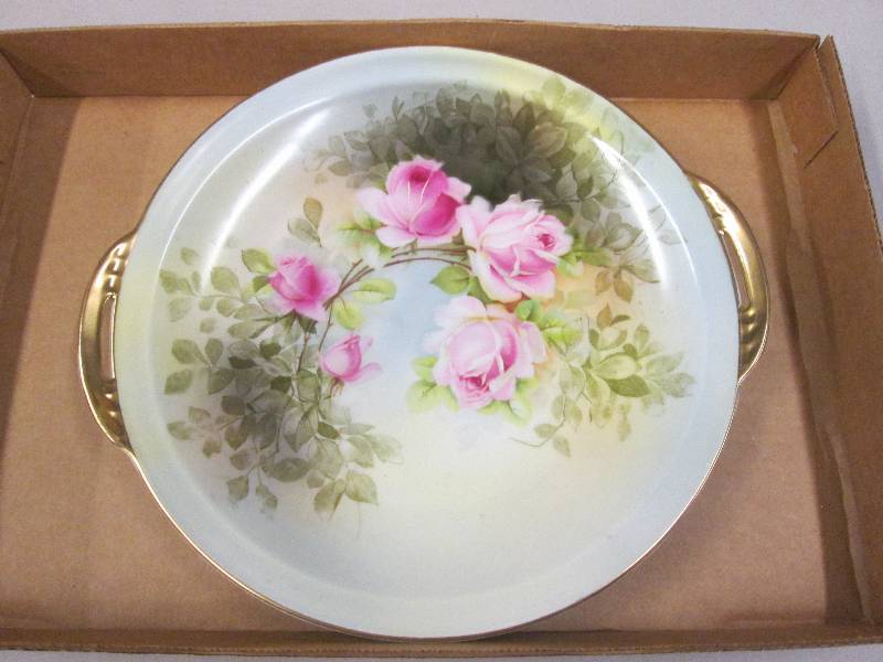 lot 115 image: 11 inch Gold Handled Collector Plat...