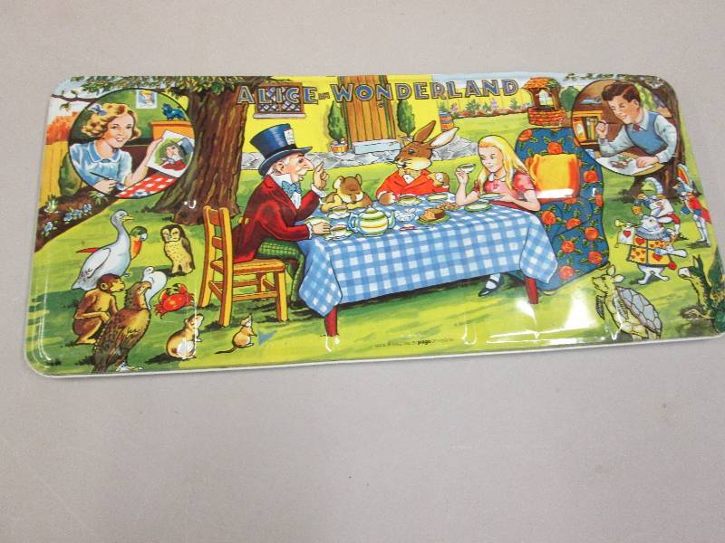 lot 117 image: Alice In Wonderland Paint Set Tin C...