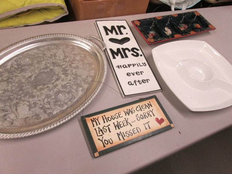 lot 125 image: Lot of 5 3 serving platterstrays,...