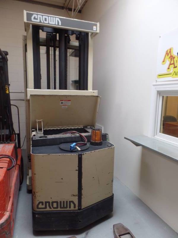 lot 602 image: Crown Order Picker