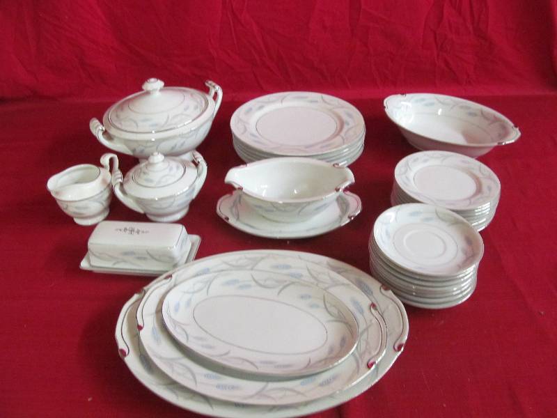 Valmont China Table Setting