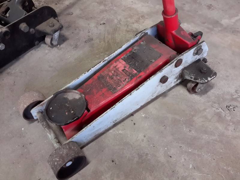 We think about 2 ton Floor Jack