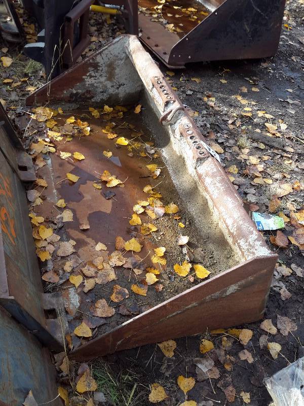 Dirt and Construction Bucket.. Fits lot 3