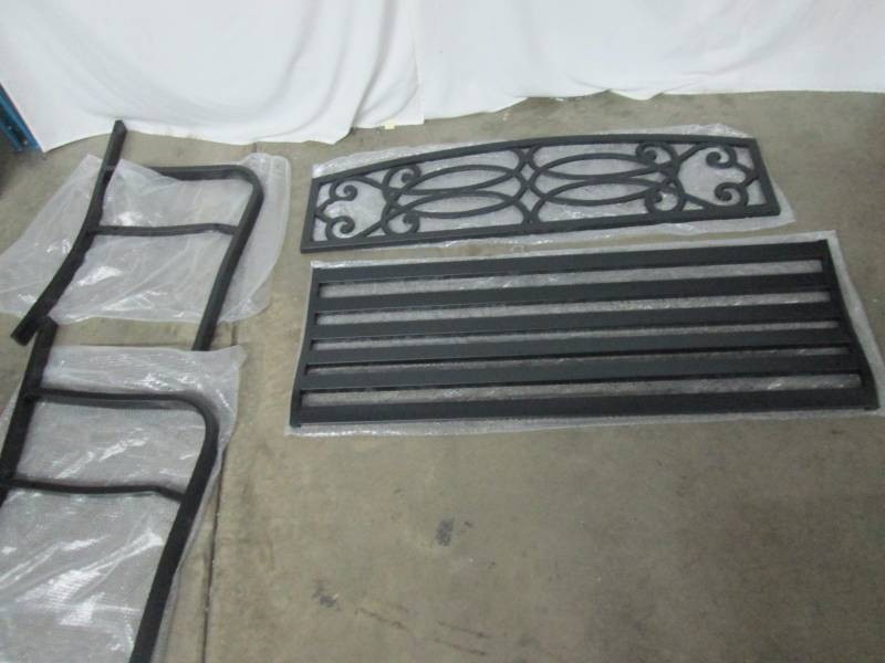 lot 18 image: Alcove Marion Garden Bench