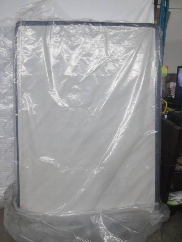 lot 10 image: Serta Atmore Perfect Sleeper EuroTop Mattress and Box Spring - Full