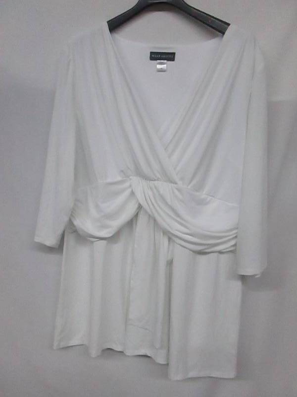 lot 77 image: Wearabouts Plus Twisted Knit Top