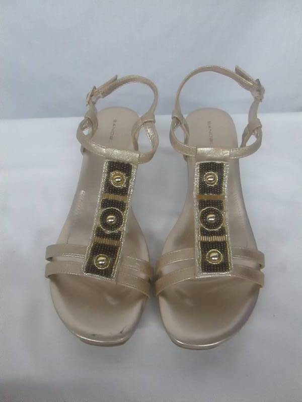 lot 67 image: Bandolino Womens Hettie Wedge T-Strap Sandal