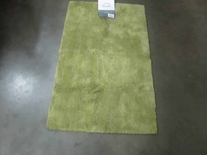 lot 52 image: Alcove Nonskid Bathroom Rugs