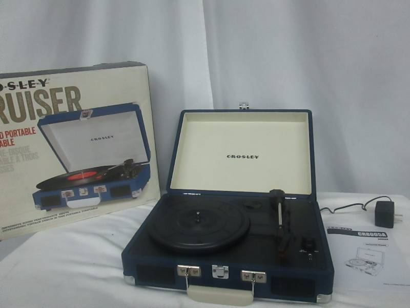 lot 23 image: Crosley Cruiser Portable Turntable