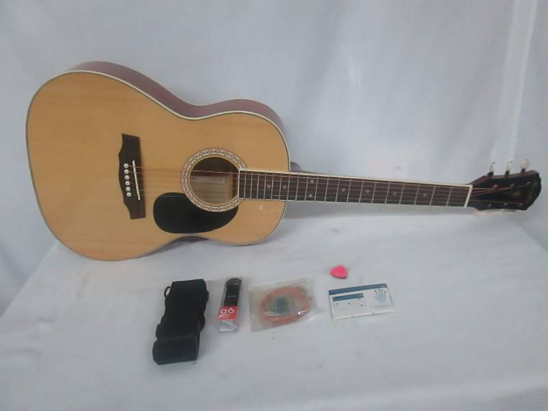 lot 6 image: Arcadia Acoustic Guitar Package
