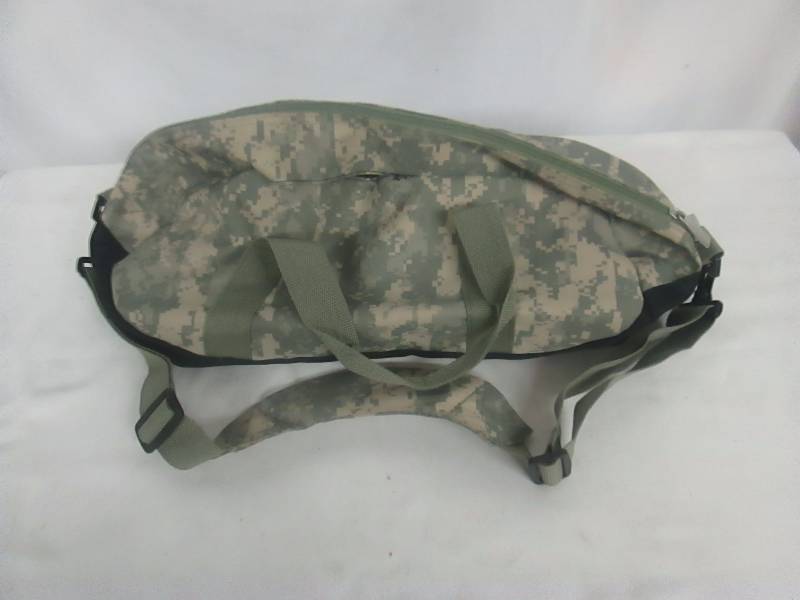 lot 100 image: Wildkin Overnighter Bag - Digital Camo
